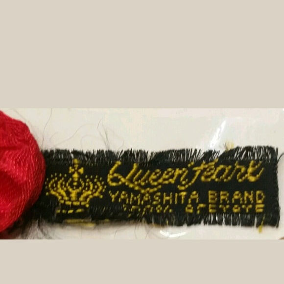 Vintage Queen Pearl Red Medallion Square Scarf Womens - Picture 5 of 5